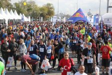 Azərbaycanlı marafonçu Asiyadan Avropaya qaçaraq rekorda imza atıb (FOTO)