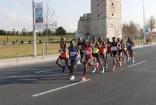 Azərbaycanlı marafonçu Asiyadan Avropaya qaçaraq rekorda imza atıb (FOTO)