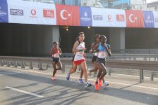Azərbaycanlı marafonçu Asiyadan Avropaya qaçaraq rekorda imza atıb (FOTO)