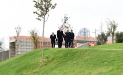 Prezident İlham Əliyev Təzəpir məscidinin ətrafında görülən abadlıq-quruculuq işlərinin icra vəziyyəti ilə tanış olub (FOTO) (YENİLƏNİB)
