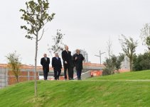 Prezident İlham Əliyev Təzəpir məscidinin ətrafında görülən abadlıq-quruculuq işlərinin icra vəziyyəti ilə tanış olub (FOTO) (YENİLƏNİB)