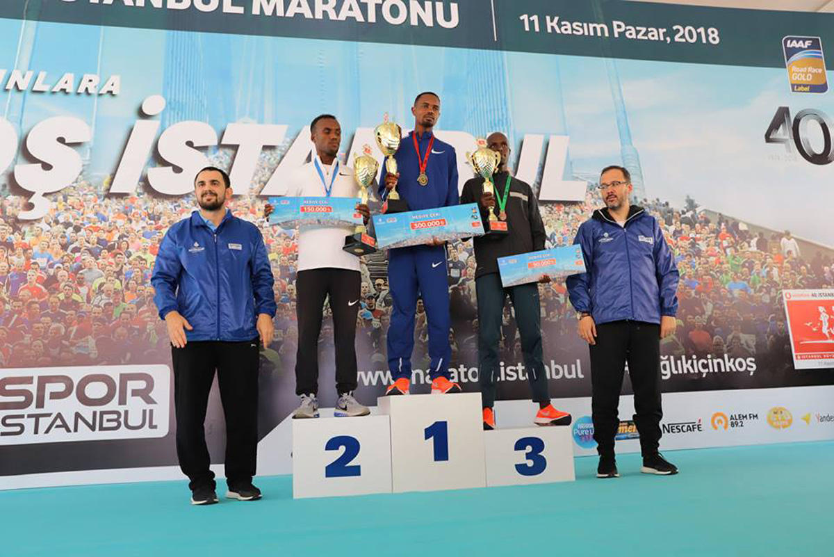 Azərbaycanlı marafonçu Asiyadan Avropaya qaçaraq rekorda imza atıb (FOTO)