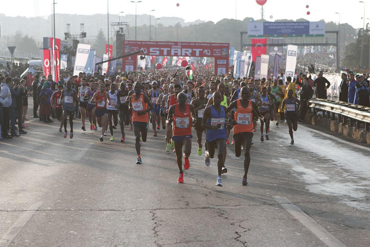 Azərbaycanlı marafonçu Asiyadan Avropaya qaçaraq rekorda imza atıb (FOTO)