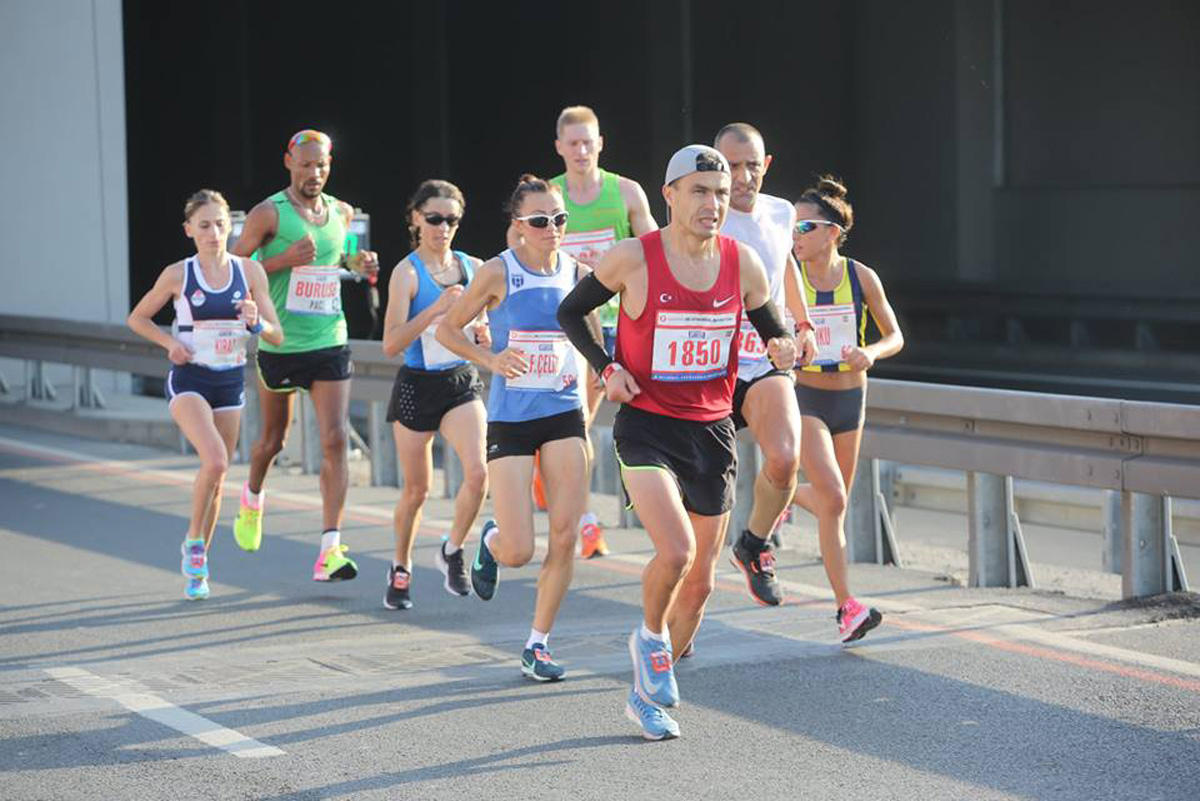 Azərbaycanlı marafonçu Asiyadan Avropaya qaçaraq rekorda imza atıb (FOTO)