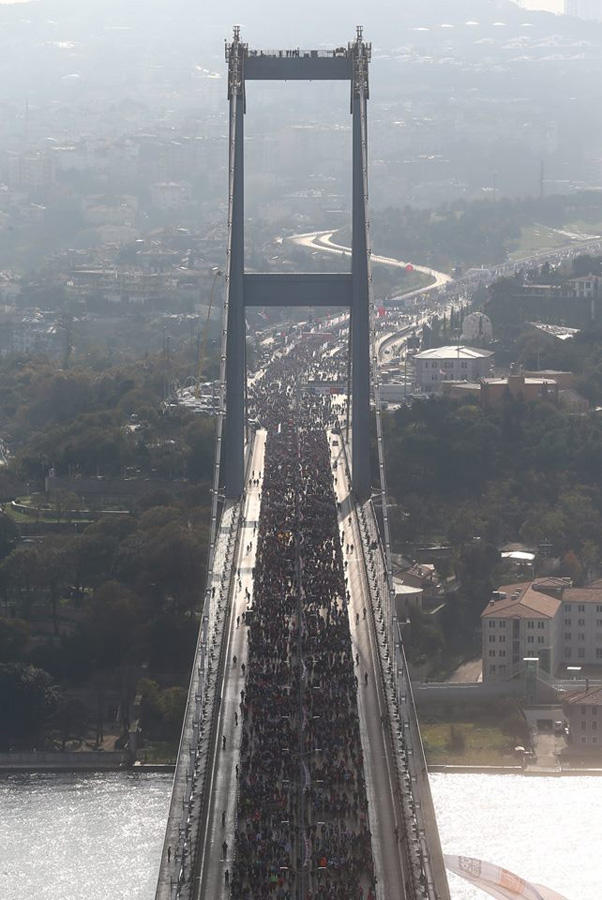 Azərbaycanlı marafonçu Asiyadan Avropaya qaçaraq rekorda imza atıb (FOTO)