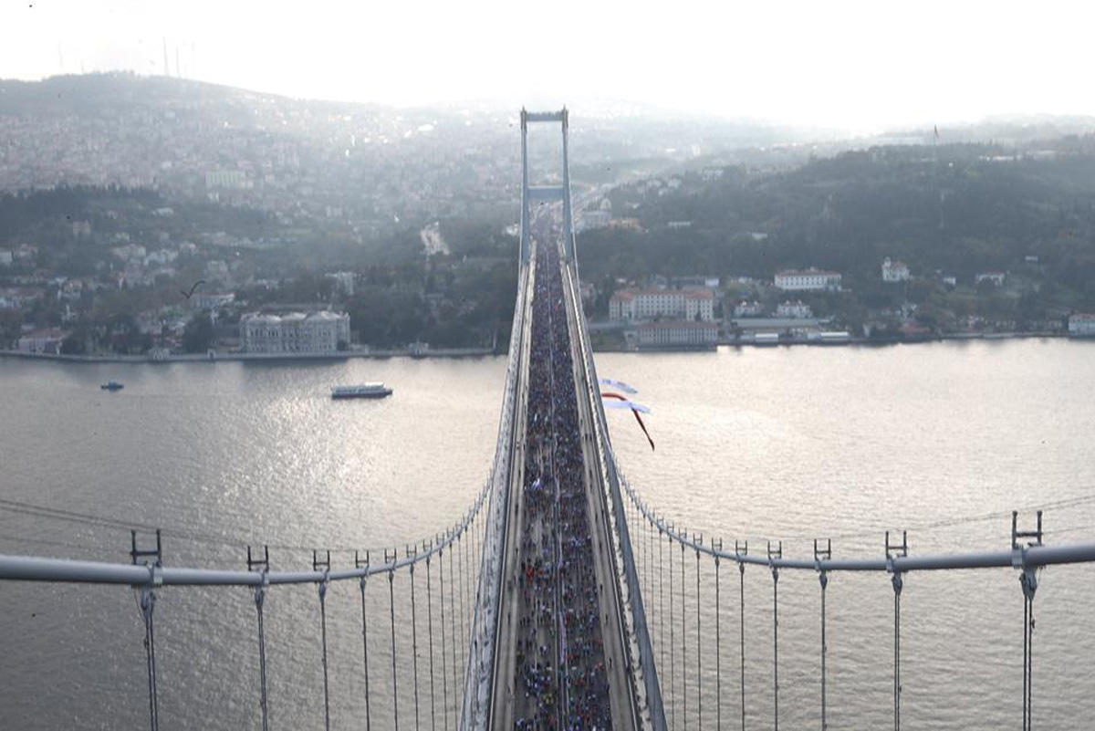 Azərbaycanlı marafonçu Asiyadan Avropaya qaçaraq rekorda imza atıb (FOTO)