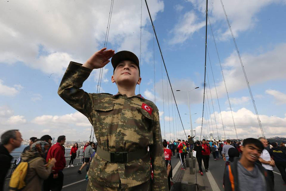 Azərbaycanlı marafonçu Asiyadan Avropaya qaçaraq rekorda imza atıb (FOTO)