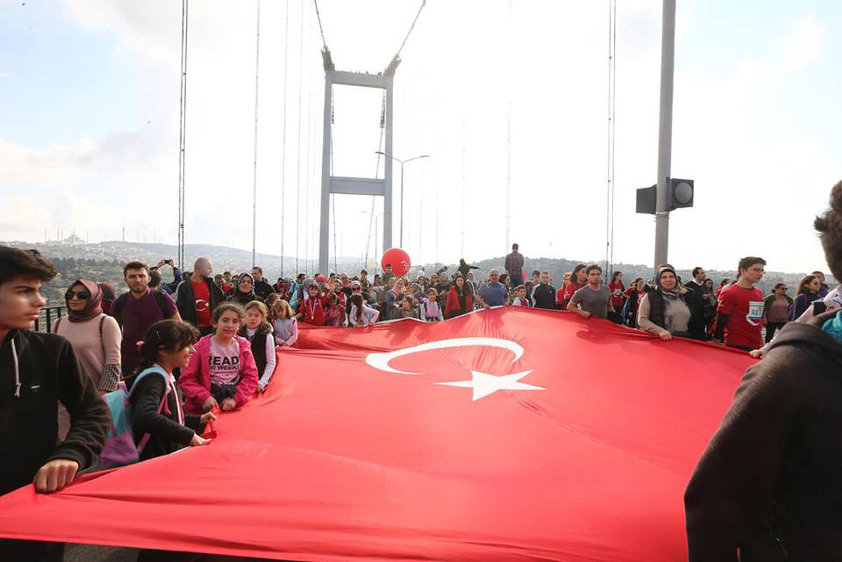 Azərbaycanlı marafonçu Asiyadan Avropaya qaçaraq rekorda imza atıb (FOTO)