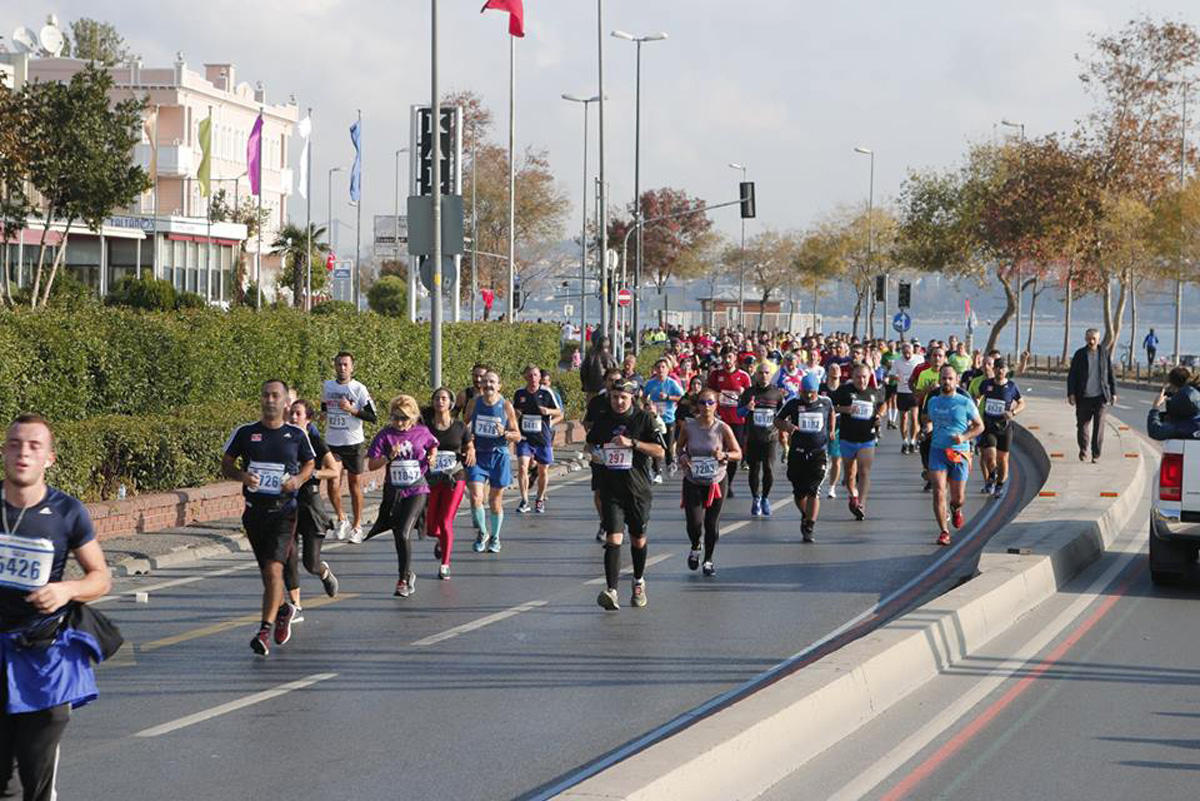 Azərbaycanlı marafonçu Asiyadan Avropaya qaçaraq rekorda imza atıb (FOTO)