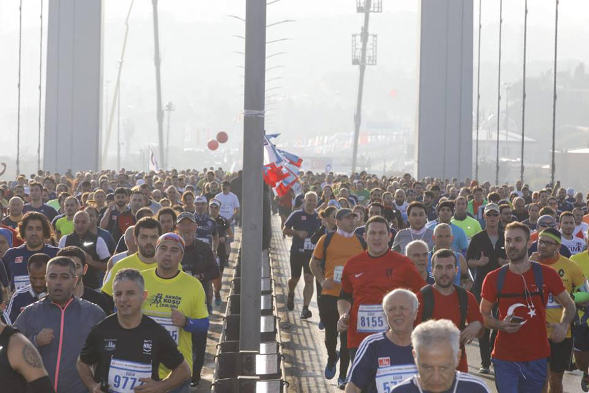 Azərbaycanlı marafonçu Asiyadan Avropaya qaçaraq rekorda imza atıb (FOTO)
