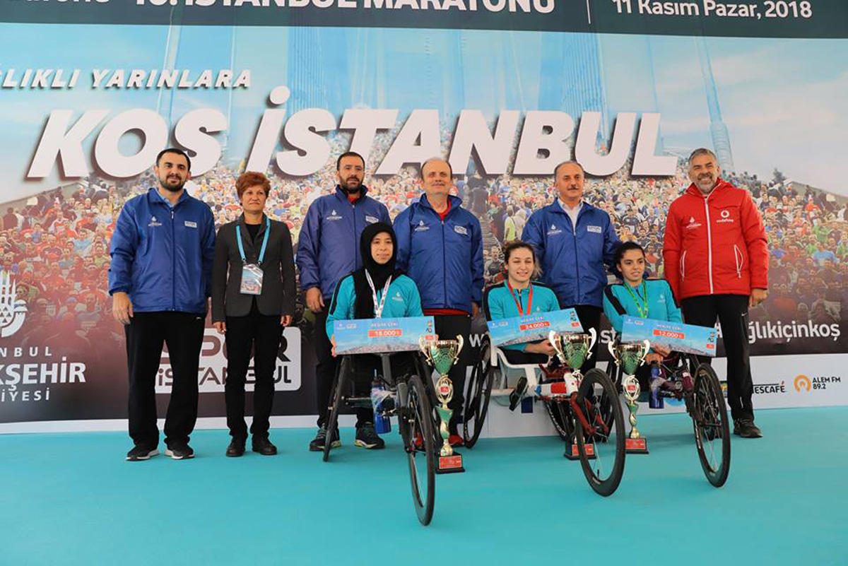 Azərbaycanlı marafonçu Asiyadan Avropaya qaçaraq rekorda imza atıb (FOTO)