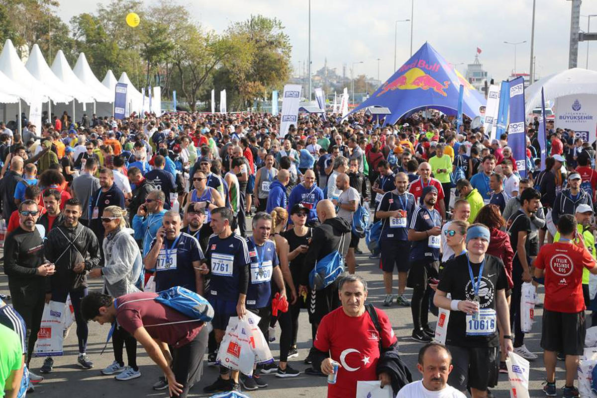 Azərbaycanlı marafonçu Asiyadan Avropaya qaçaraq rekorda imza atıb (FOTO)