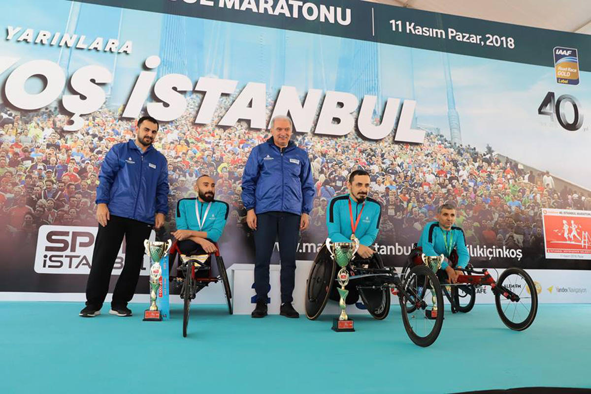 Azərbaycanlı marafonçu Asiyadan Avropaya qaçaraq rekorda imza atıb (FOTO)