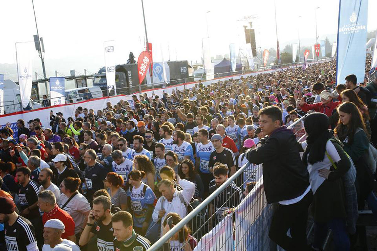 Azərbaycanlı marafonçu Asiyadan Avropaya qaçaraq rekorda imza atıb (FOTO)