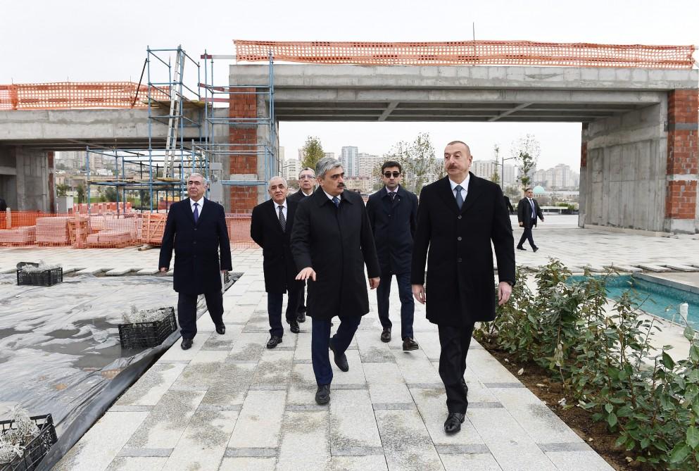 Prezident İlham Əliyev Təzəpir məscidinin ətrafında görülən abadlıq-quruculuq işlərinin icra vəziyyəti ilə tanış olub (FOTO) (YENİLƏNİB)