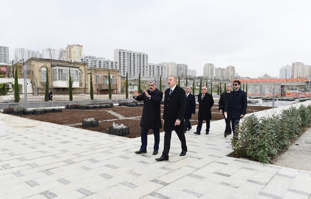Prezident İlham Əliyev Təzəpir məscidinin ətrafında görülən abadlıq-quruculuq işlərinin icra vəziyyəti ilə tanış olub (FOTO) (YENİLƏNİB)