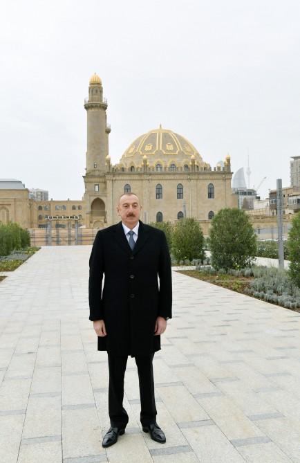 Prezident İlham Əliyev Təzəpir məscidinin ətrafında görülən abadlıq-quruculuq işlərinin icra vəziyyəti ilə tanış olub (FOTO) (YENİLƏNİB)