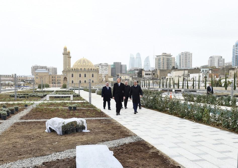 Prezident İlham Əliyev Təzəpir məscidinin ətrafında görülən abadlıq-quruculuq işlərinin icra vəziyyəti ilə tanış olub (FOTO) (YENİLƏNİB)