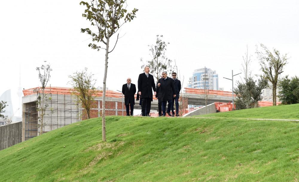 Prezident İlham Əliyev Təzəpir məscidinin ətrafında görülən abadlıq-quruculuq işlərinin icra vəziyyəti ilə tanış olub (FOTO) (YENİLƏNİB)