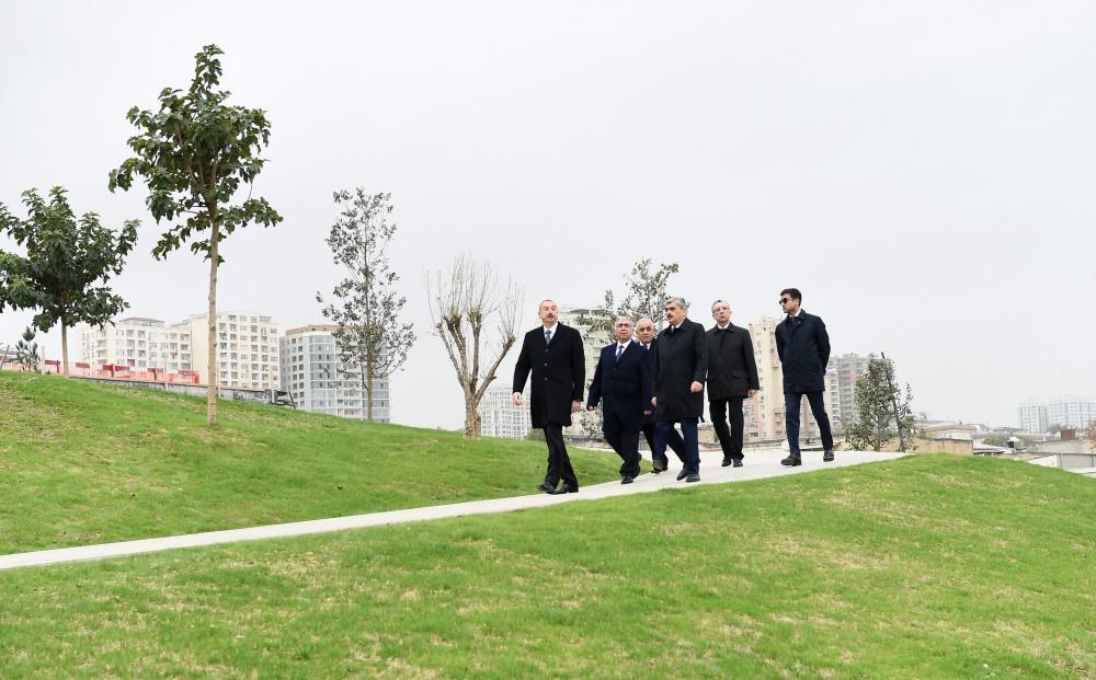 Prezident İlham Əliyev Təzəpir məscidinin ətrafında görülən abadlıq-quruculuq işlərinin icra vəziyyəti ilə tanış olub (FOTO) (YENİLƏNİB)