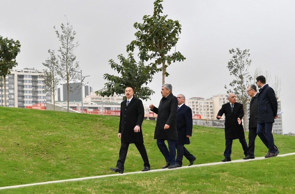 Prezident İlham Əliyev Təzəpir məscidinin ətrafında görülən abadlıq-quruculuq işlərinin icra vəziyyəti ilə tanış olub (FOTO) (YENİLƏNİB)