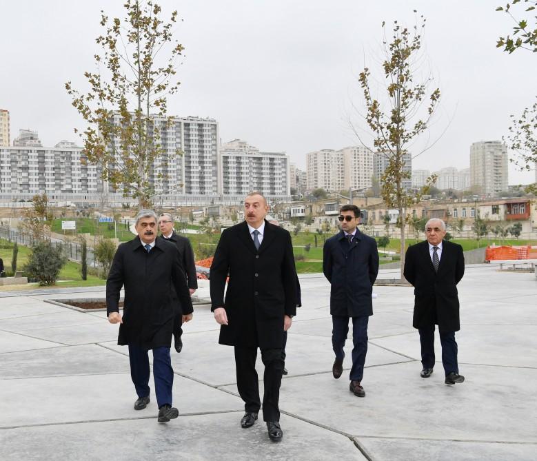 Prezident İlham Əliyev Təzəpir məscidinin ətrafında görülən abadlıq-quruculuq işlərinin icra vəziyyəti ilə tanış olub (FOTO) (YENİLƏNİB)