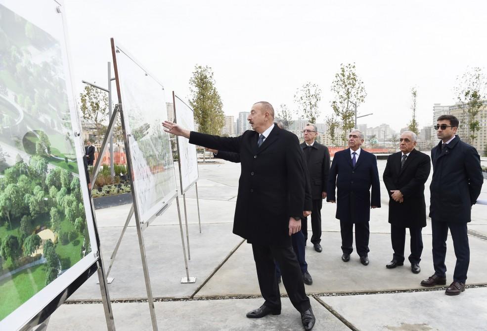 Prezident İlham Əliyev Təzəpir məscidinin ətrafında görülən abadlıq-quruculuq işlərinin icra vəziyyəti ilə tanış olub (FOTO) (YENİLƏNİB)