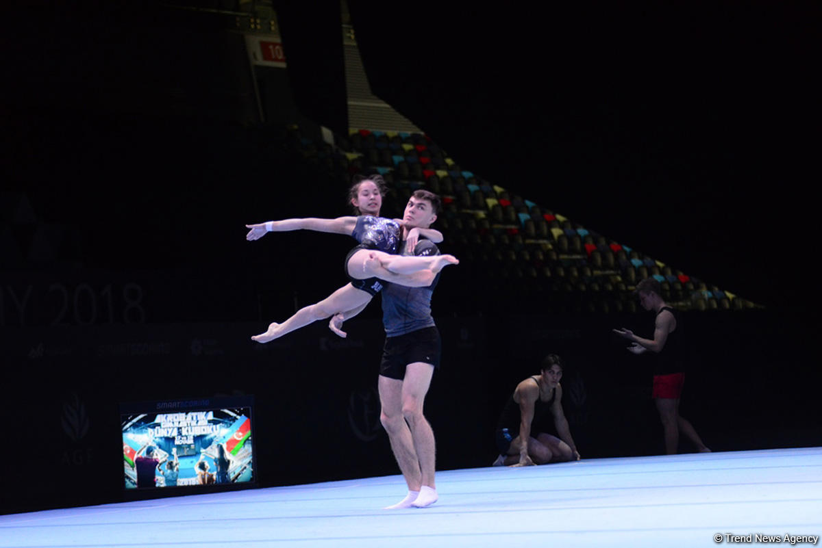 Bakıda akrobatika gimnastikası üzrə Dünya Kubokunda iştirak edəcək idmançıların podium məşqləri keçirilir (FOTO)
