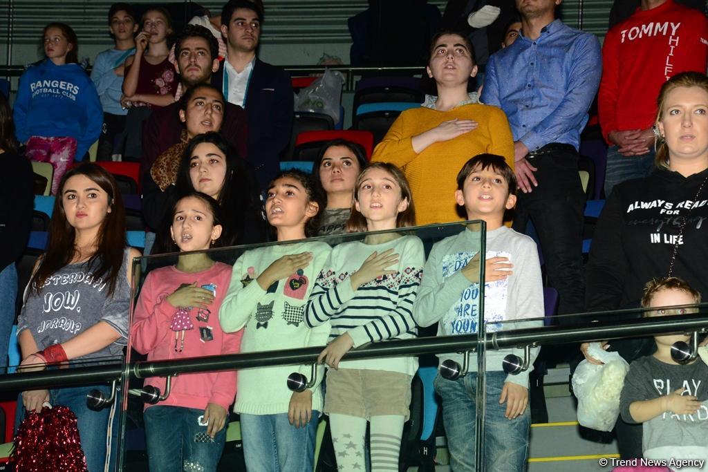 Akrobatika gimnastikası üzrə Dünya Kubokunun birinci günü: Ən yaxşı anlar (FOTO)