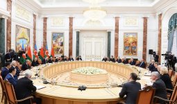 Azərbaycan və Belarus prezidentlərinin geniş tərkibdə görüşü olub (FOTO) (YENİLƏNİB)