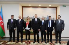 Prezident İlham Əliyev Minskdə Azərbaycan Ticarət Evi ilə tanış olub (FOTO)