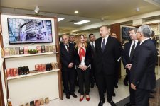 Prezident İlham Əliyev Minskdə Azərbaycan Ticarət Evi ilə tanış olub (FOTO)