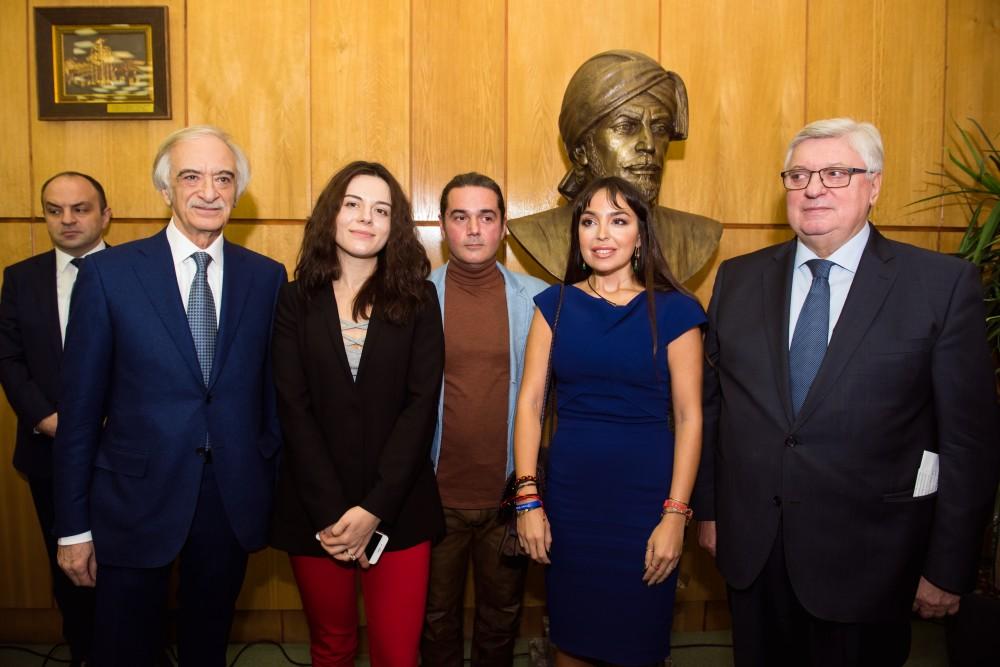 Heydər Əliyev Fondunun vitse-prezidenti Leyla Əliyeva Moskvada Nəsiminin büstünün təntənəli açılış mərasimində iştirak edib (FOTO)