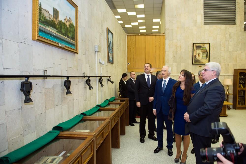 Heydər Əliyev Fondunun vitse-prezidenti Leyla Əliyeva Moskvada Nəsiminin büstünün təntənəli açılış mərasimində iştirak edib (FOTO)