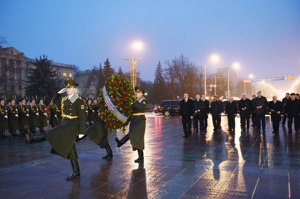 Prezident İlham Əliyev Minskdə “Qələbə” meydanını ziyarət edib (FOTO)