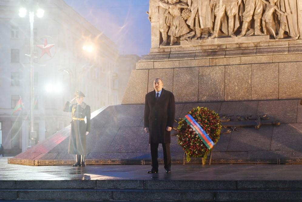 Prezident İlham Əliyev Minskdə “Qələbə” meydanını ziyarət edib (FOTO)