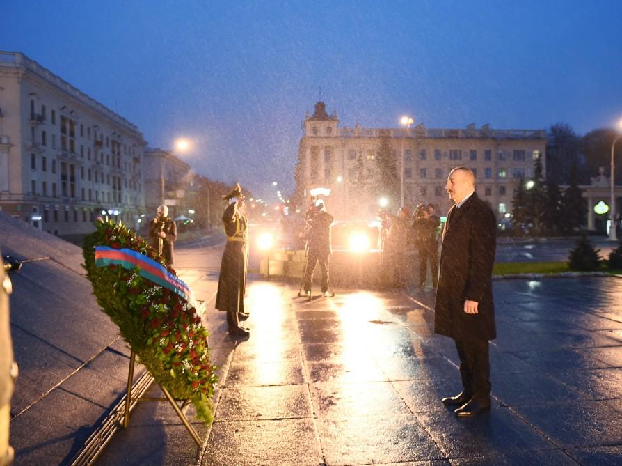 Prezident İlham Əliyev Minskdə “Qələbə” meydanını ziyarət edib (FOTO)