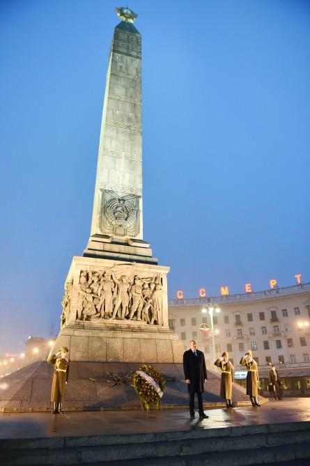Prezident İlham Əliyev Minskdə “Qələbə” meydanını ziyarət edib (FOTO)