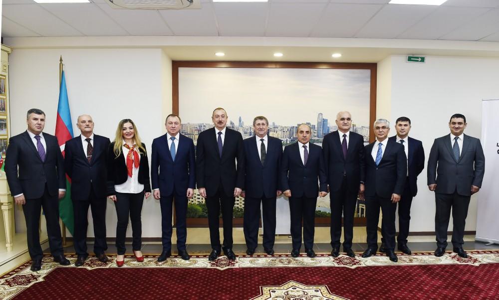 Prezident İlham Əliyev Minskdə Azərbaycan Ticarət Evi ilə tanış olub (FOTO)