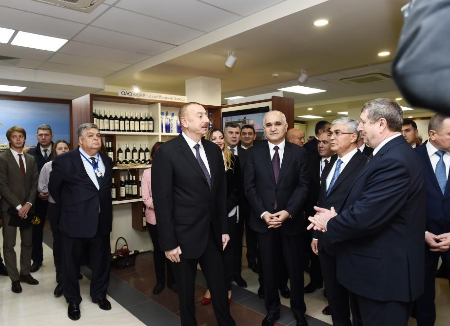Prezident İlham Əliyev Minskdə Azərbaycan Ticarət Evi ilə tanış olub (FOTO)