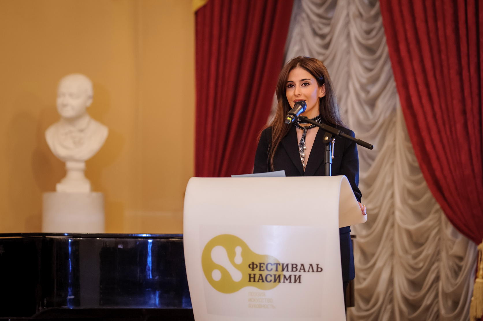 Heydər Əliyev Fondunun vitse-prezidenti Leyla Əliyeva Moskvada “Nəsiminin mənəvi irsi orta əsrlər Şərqinin tarixi-mədəni kontekstində” mövzusunda konfransın açılışında iştirak edib (FOTO)
