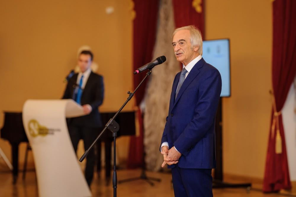Heydər Əliyev Fondunun vitse-prezidenti Leyla Əliyeva Moskvada “Nəsiminin mənəvi irsi orta əsrlər Şərqinin tarixi-mədəni kontekstində” mövzusunda konfransın açılışında iştirak edib (FOTO)