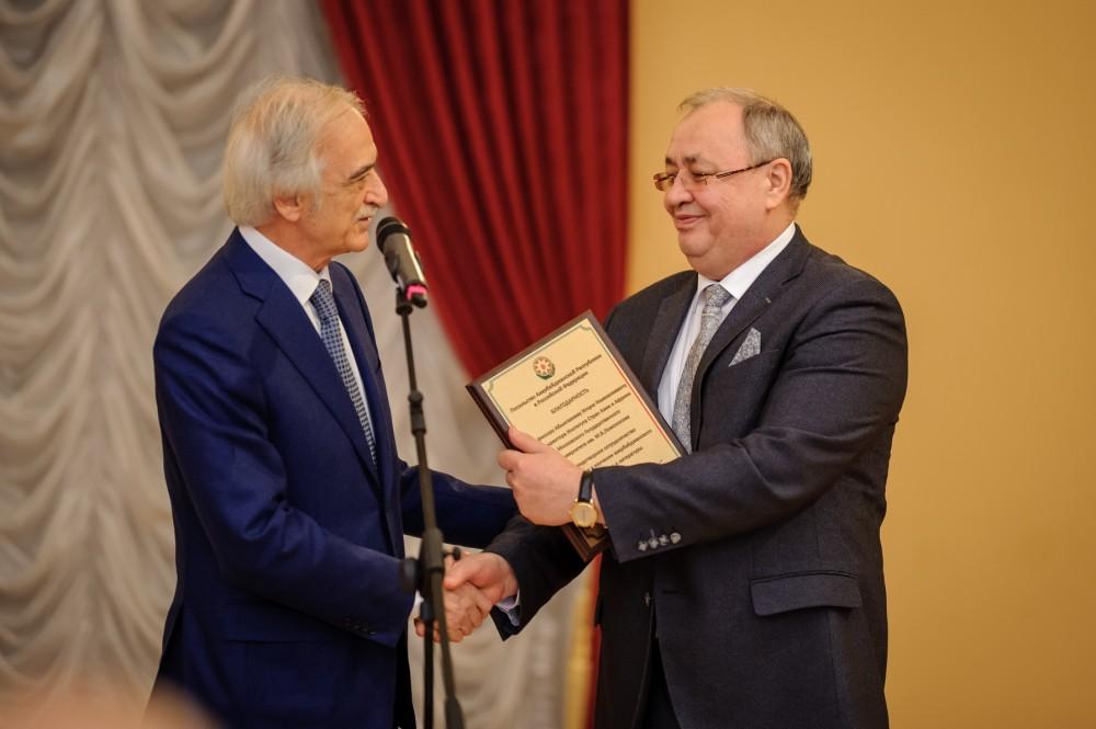 Heydər Əliyev Fondunun vitse-prezidenti Leyla Əliyeva Moskvada “Nəsiminin mənəvi irsi orta əsrlər Şərqinin tarixi-mədəni kontekstində” mövzusunda konfransın açılışında iştirak edib (FOTO)