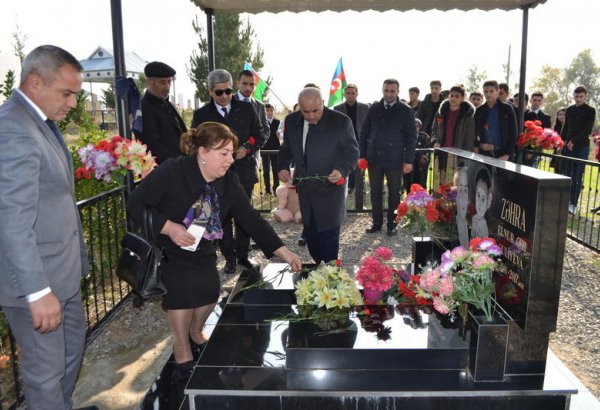 Bilik Fondu “Uşaq hüquqları aylığı” çərçivəsində balaca Zəhranın məzarını ziyarət edib (FOTO)