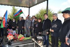 Bilik Fondu “Uşaq hüquqları aylığı” çərçivəsində balaca Zəhranın məzarını ziyarət edib (FOTO)