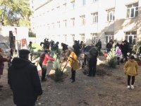 “Ağac əkək, qoruyaq, bu ənənəni yaşadaq!” devizi altında növbəti ağacəkmə aksiyası keçirilib (YENİLƏNİB) (FOTO)