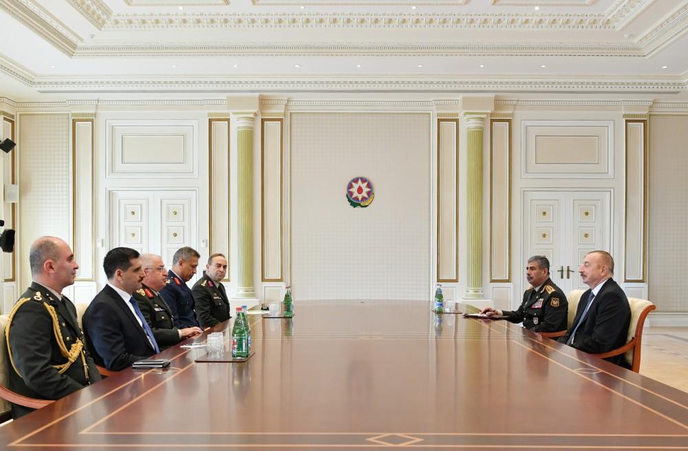 Prezident İlham Əliyev: Azərbaycan və Türkiyə arasında hərbi sahədə əməkdaşlığın genişlənməsində birgə hərbi təlimlər böyük önəm daşıyır (FOTO)