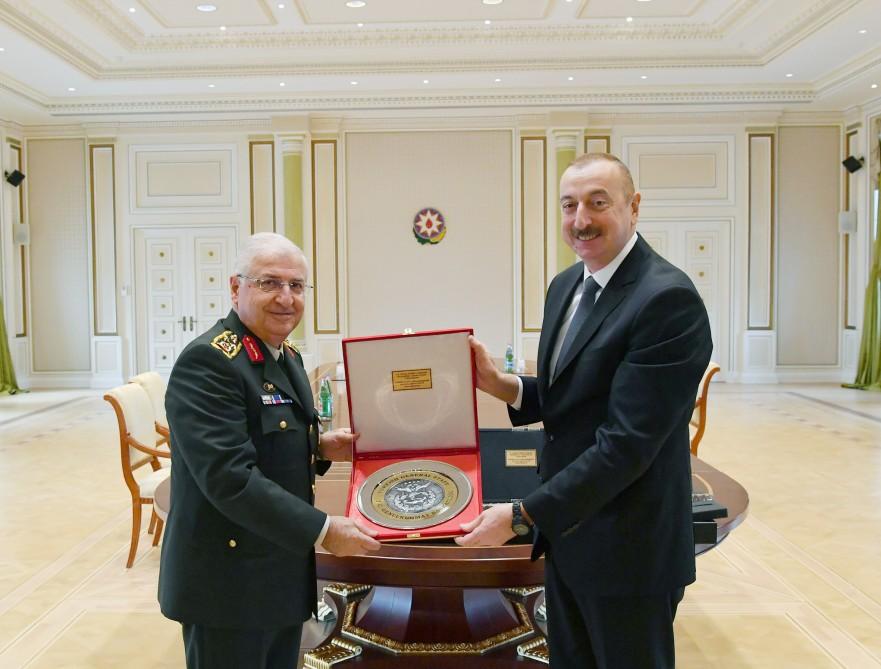 Prezident İlham Əliyev: Azərbaycan və Türkiyə arasında hərbi sahədə əməkdaşlığın genişlənməsində birgə hərbi təlimlər böyük önəm daşıyır (FOTO)