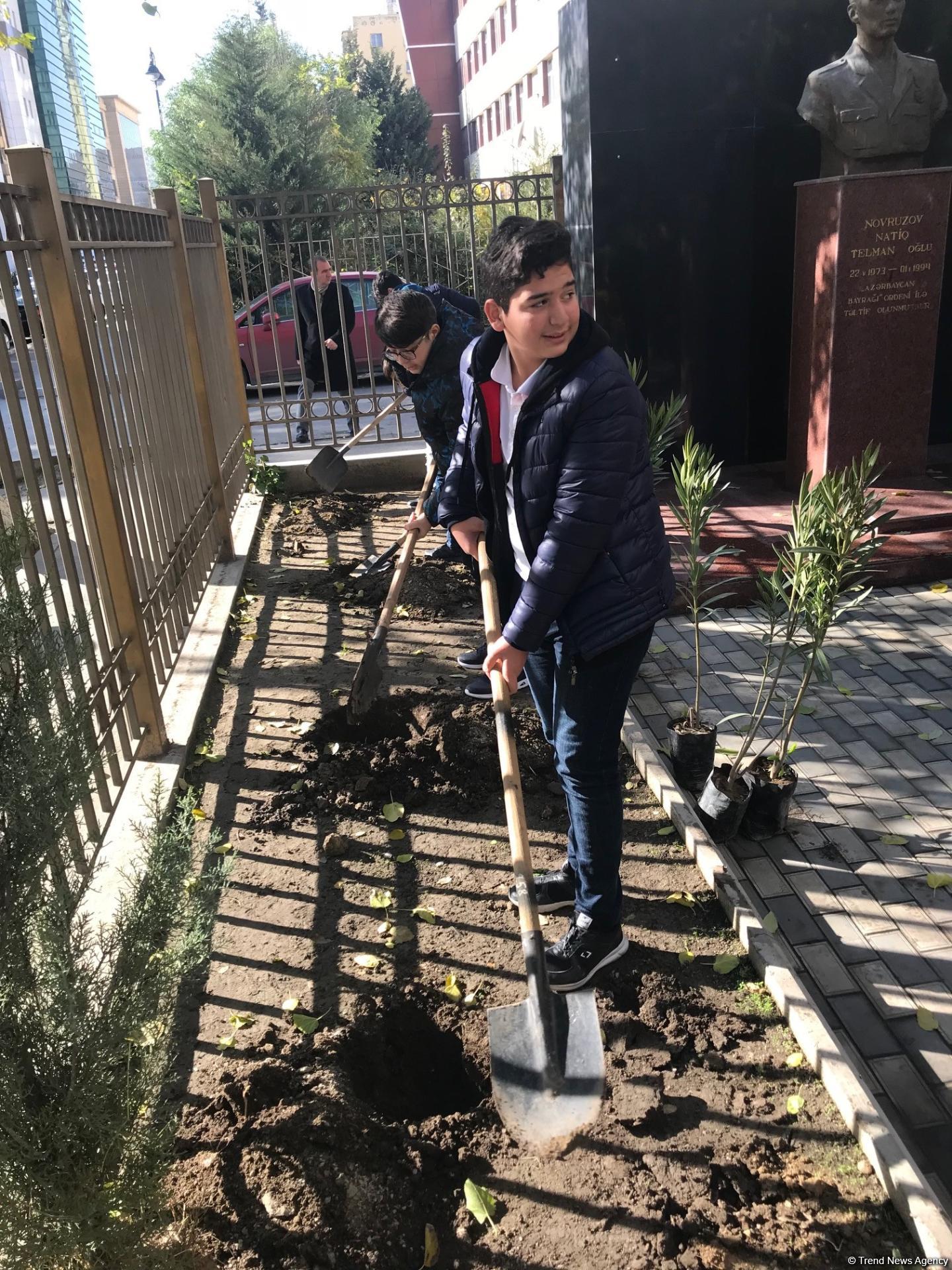 “Ağac əkək, qoruyaq, bu ənənəni yaşadaq!” devizi altında növbəti ağacəkmə aksiyası keçirilib (YENİLƏNİB) (FOTO)