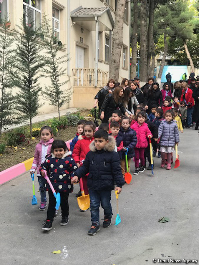 “Ağac əkək, qoruyaq, bu ənənəni yaşadaq!” devizi altında növbəti ağacəkmə aksiyası keçirilib (YENİLƏNİB) (FOTO)